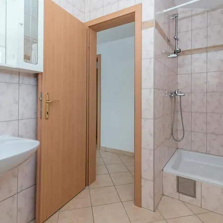 Апартаменты With A Parking Space Slatine, Ciovo - 16732 Слатине